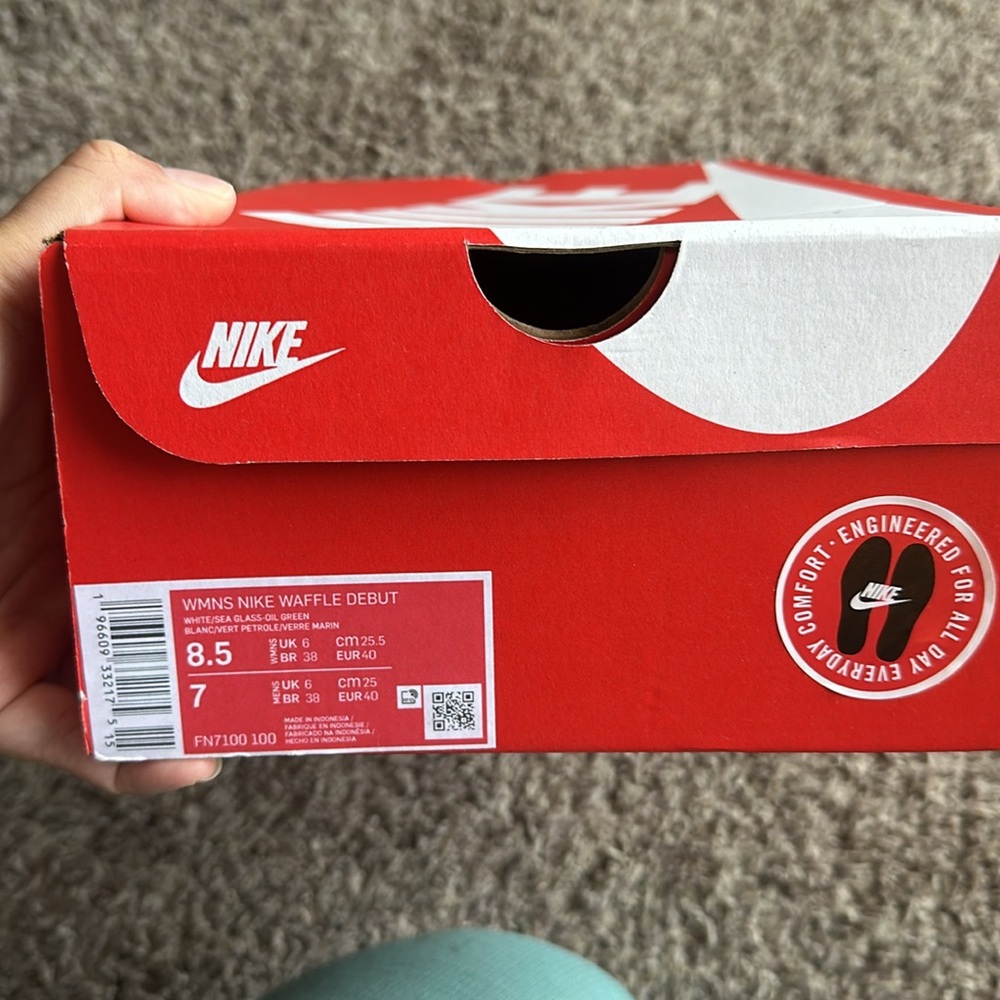 Women’s Nike Waffle Debut 8.5
Seaglass - Picture 3 of 5
